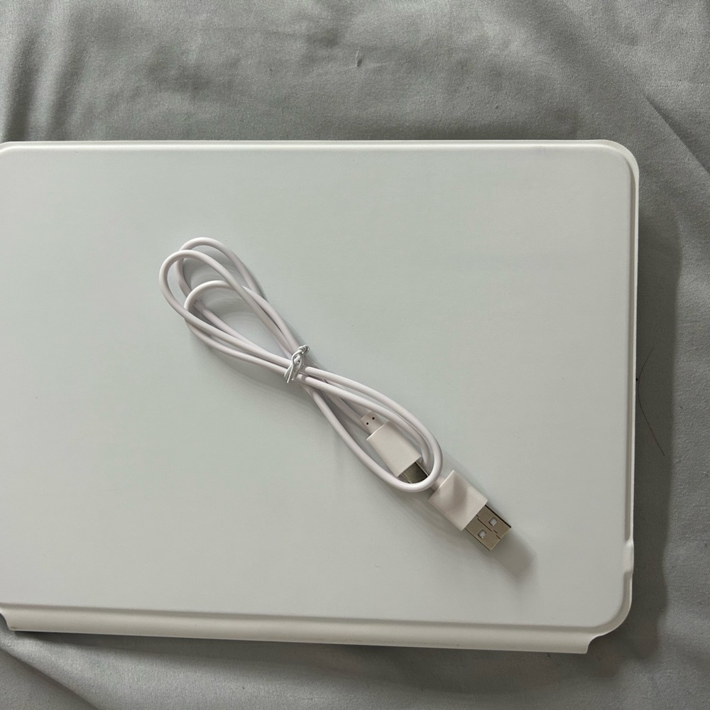 IPAD Magnetic Keyboard - Picture 4 of 5